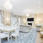 Opulent Mayfair Apartment In Grosvenor Square
