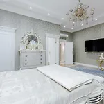 Opulent Mayfair Apartment In Grosvenor Square