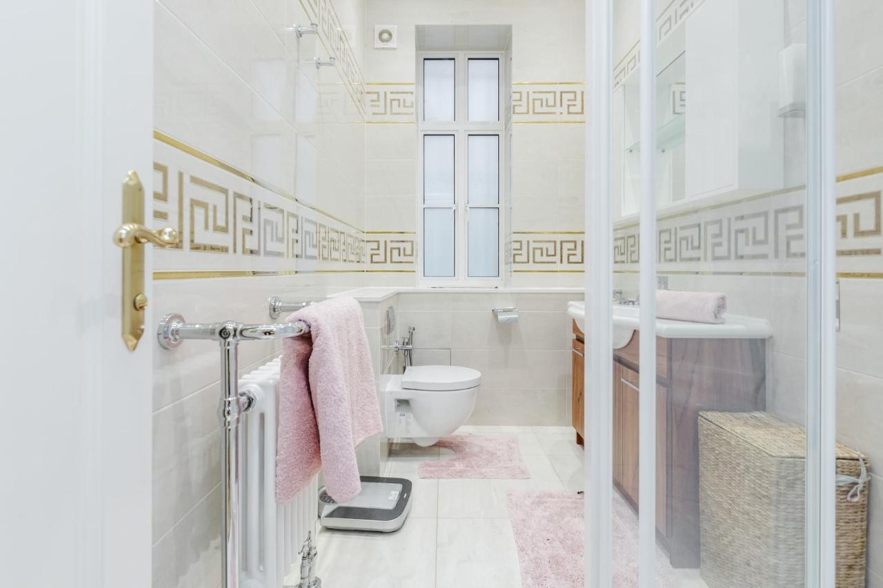 Opulent Mayfair In Grosvenor Square *
