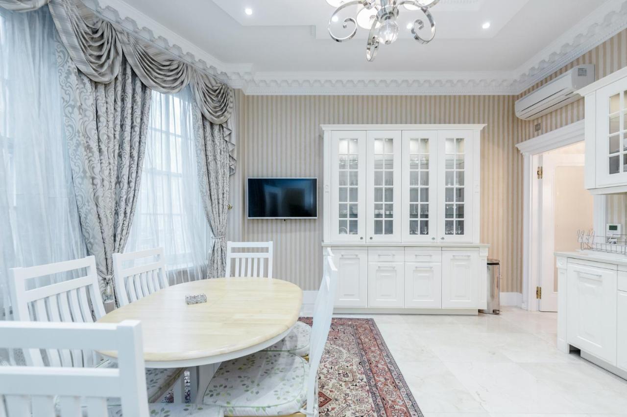 Opulent Mayfair In Grosvenor Square