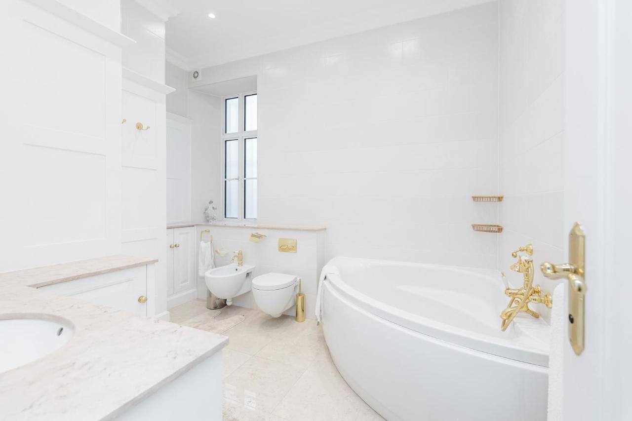 Opulent Mayfair In Grosvenor Square