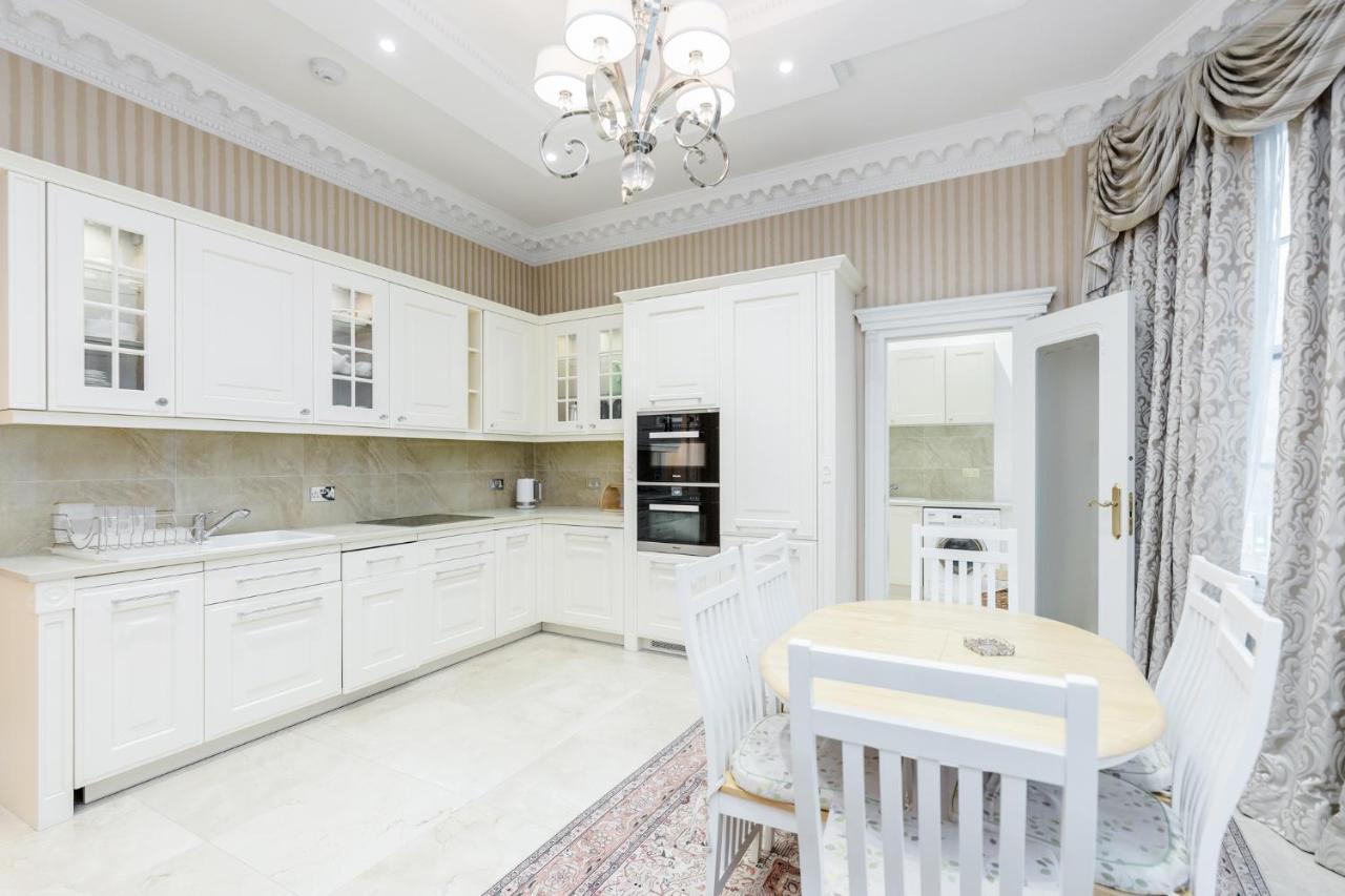 Opulent Mayfair In Grosvenor Square *